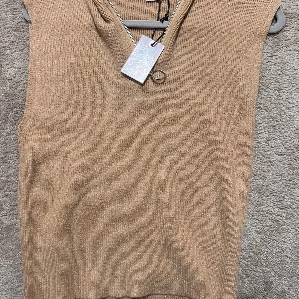 NWT Sincerely Jules Brown Sleeveless Sweater with zip-up front - Picture 3 of 5
